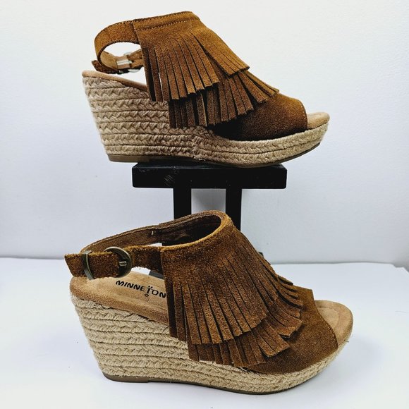 Minnetonka Ashley Layered Fringe Espadrille Wedge Heels, Size 6 - Picture 4 of 12